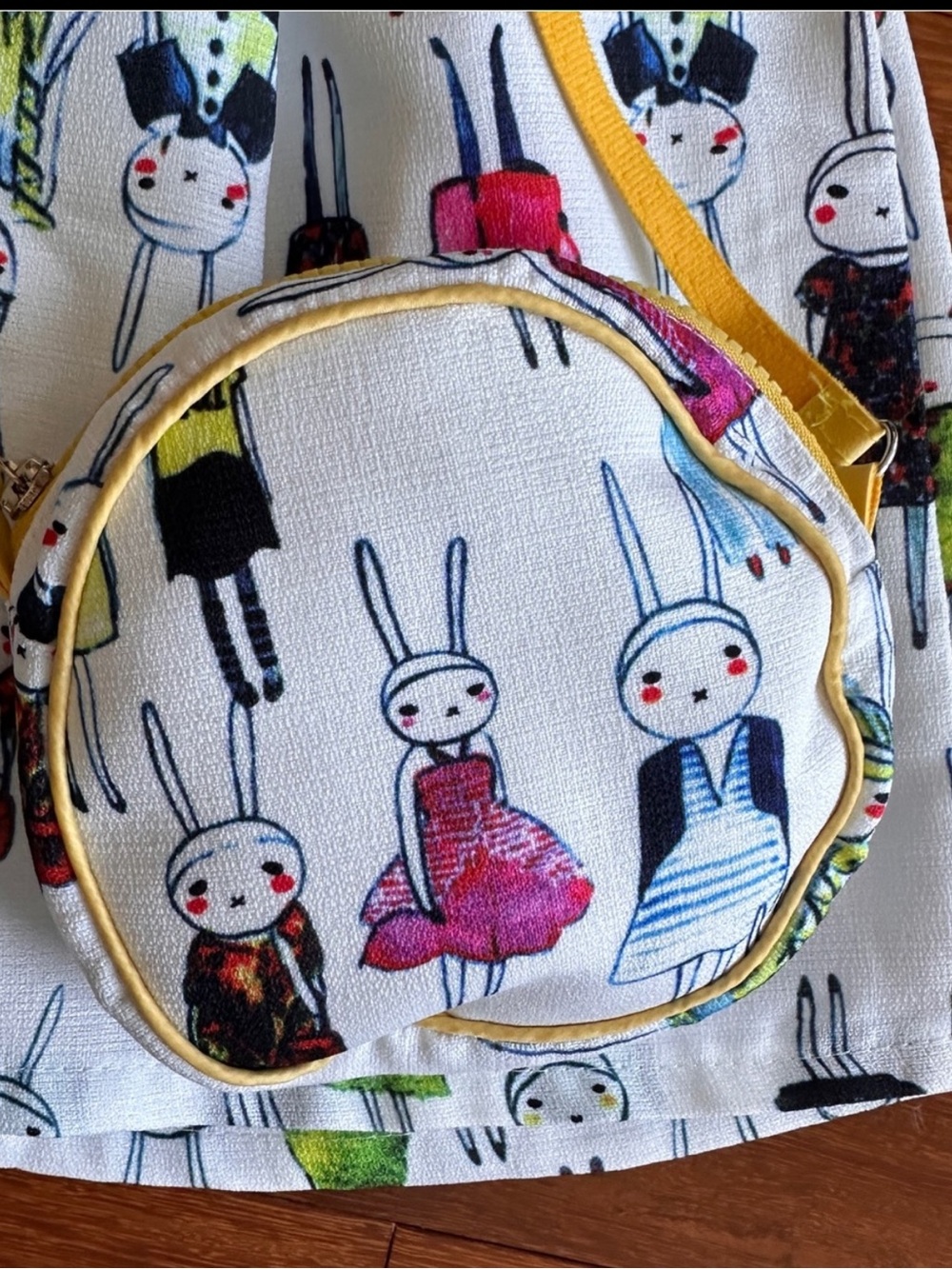 🐰Lola + The Boys White Kids Dress w/ Colorful Character Print w/Handbag Sz 3-4T - Picture 6 of 10